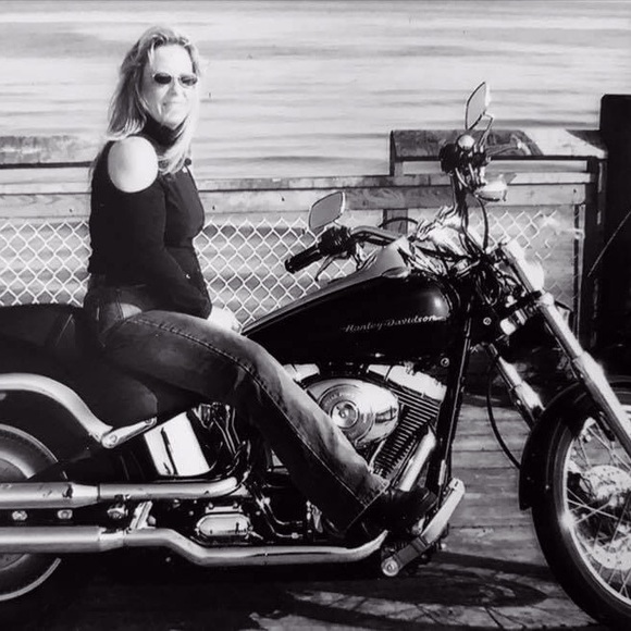 Lisa - Picture 1 of 3